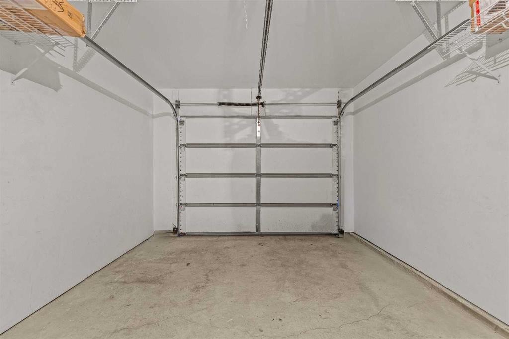 623-80 Dyrgas Gate, Canmore, AB - Indoor Photo Showing Garage