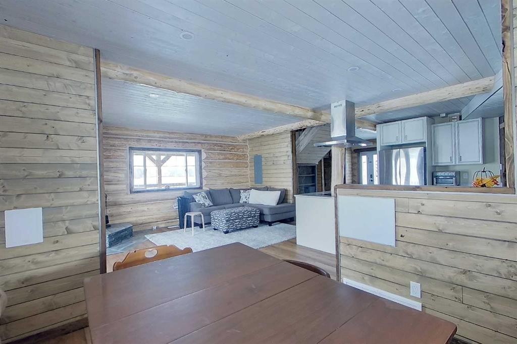 73430 102 Range, Kinuso, AB - Indoor