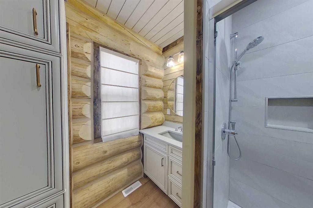 73430 102 Range, Kinuso, AB - Indoor Photo Showing Other Room