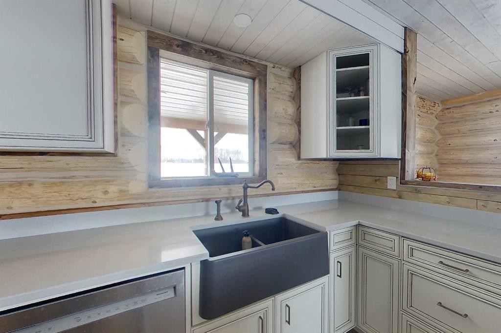 73430 102 Range, Kinuso, AB - Indoor