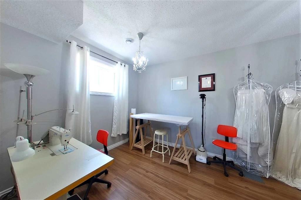 4322 18 Avenue, Edson, AB - Indoor Photo Showing Dining Room