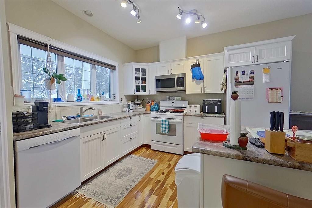 4417 54 St, Athabasca, AB - Indoor Photo Showing Kitchen With Double Sink