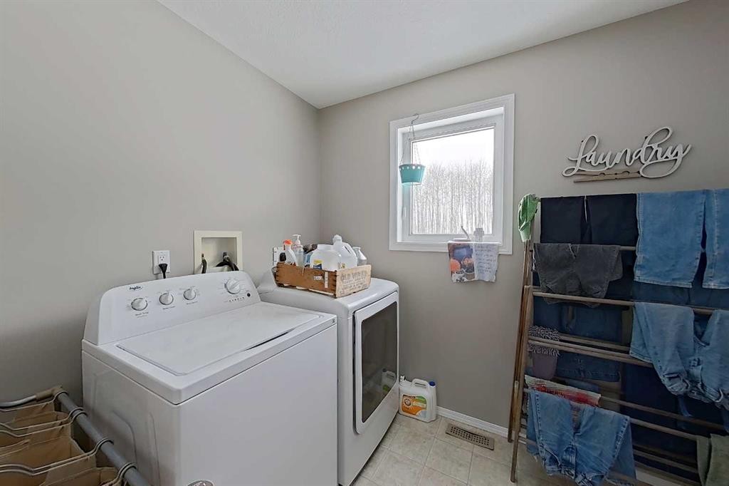 74120 100 Range Road, Kinuso, AB - Indoor Photo Showing Laundry Room