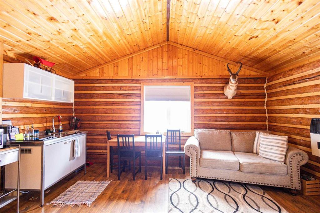 74120 100 Range Road, Kinuso, AB - Indoor