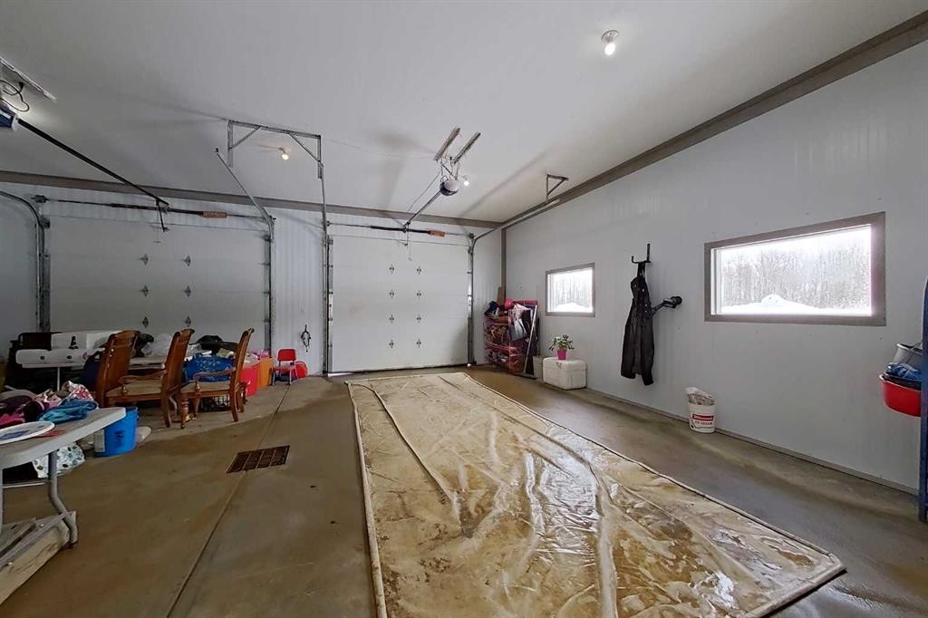 74120 100 Range Road, Kinuso, AB - Indoor Photo Showing Garage
