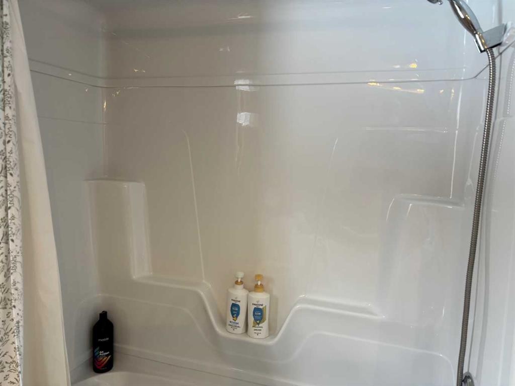 #28 Aspen Cres, Rural Athabasca County, AB - Indoor Photo Showing Bathroom
