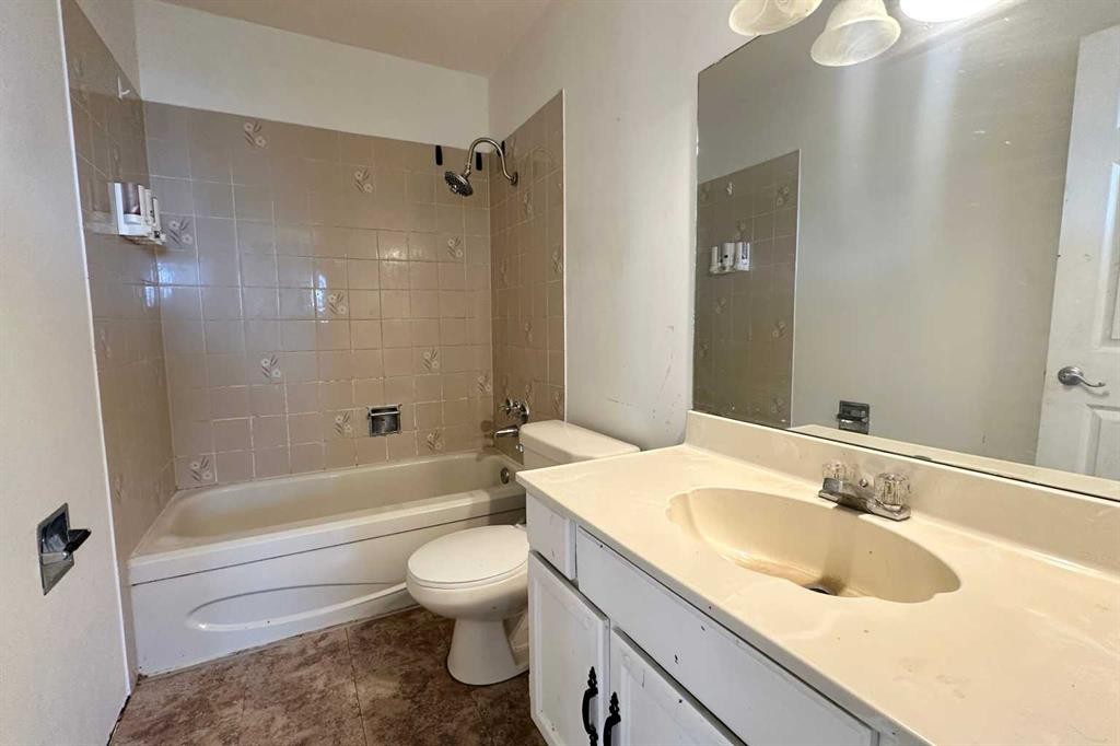 6 Hillside Avenue, Swan Hills, AB - Indoor Photo Showing Bathroom