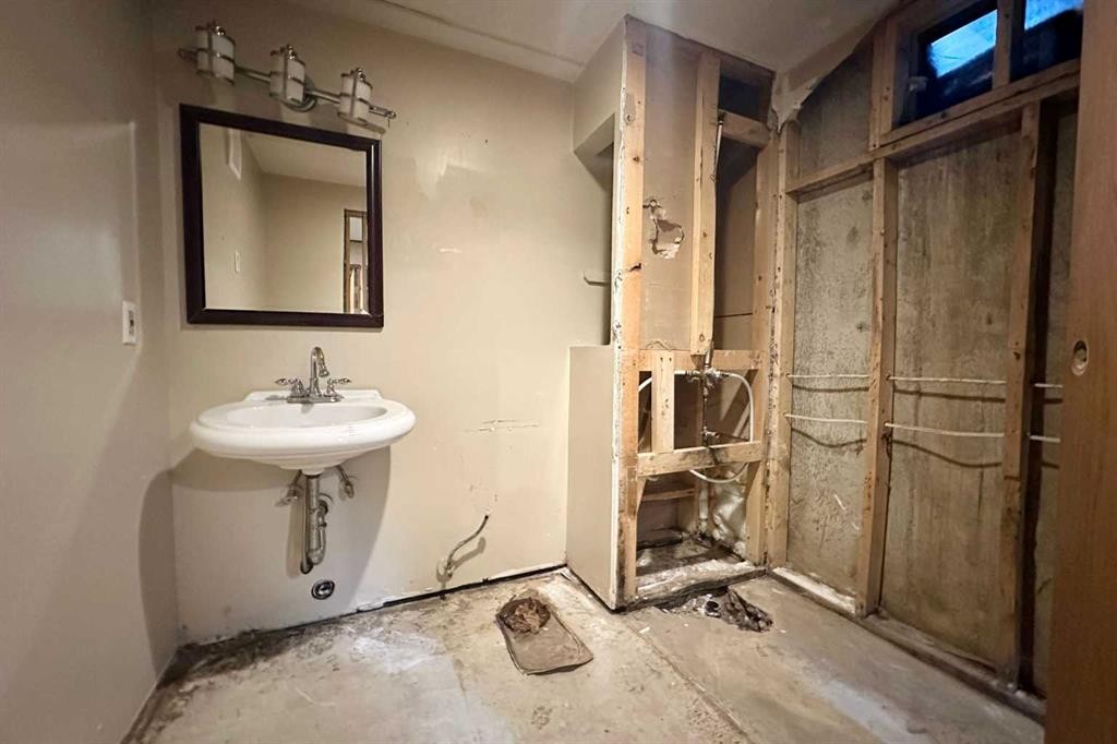 6 Hillside Avenue, Swan Hills, AB - Indoor Photo Showing Bathroom