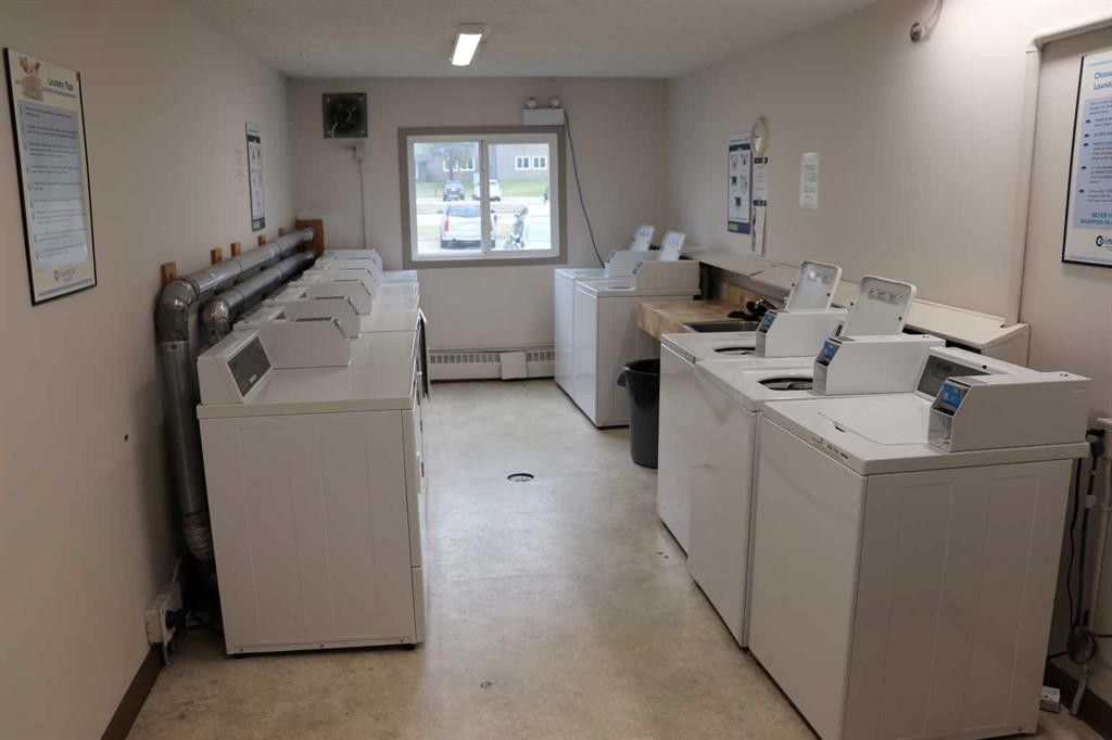 105B-5611 9 Avenue, Edson, AB - Indoor Photo Showing Laundry Room