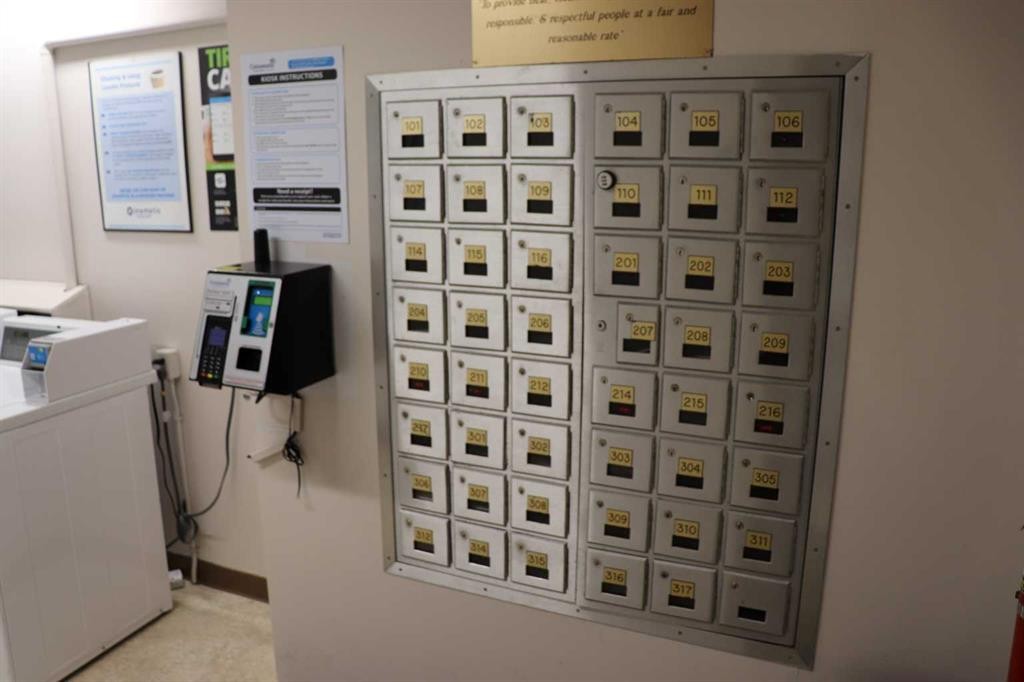 105B-5611 9 Avenue, Edson, AB - Indoor Photo Showing Laundry Room