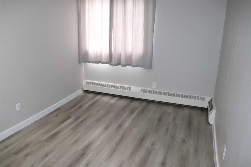 105B-5611 9 Avenue, Edson, AB - Indoor Photo Showing Other Room