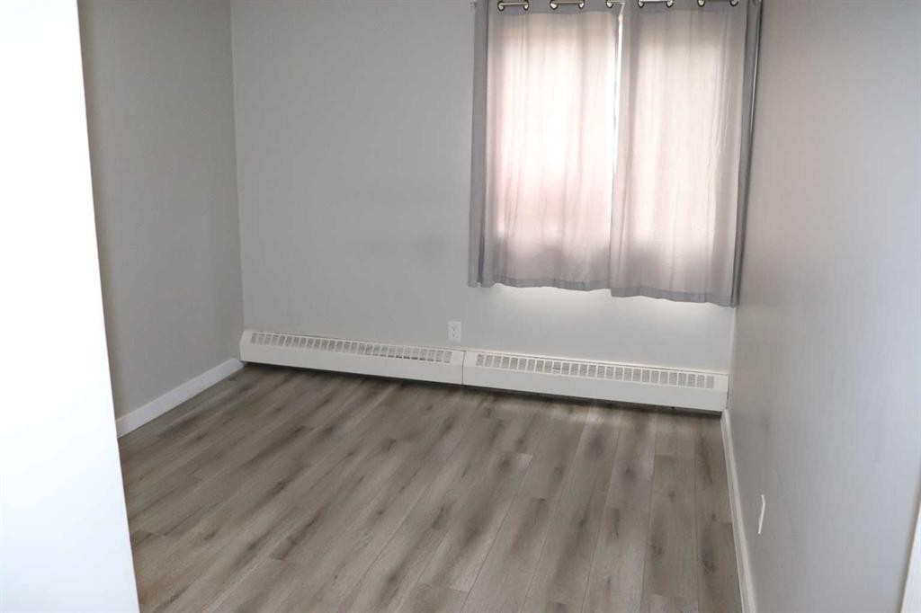 105B-5611 9 Avenue, Edson, AB - Indoor Photo Showing Other Room