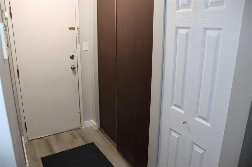 105B-5611 9 Avenue, Edson, AB - Indoor Photo Showing Other Room