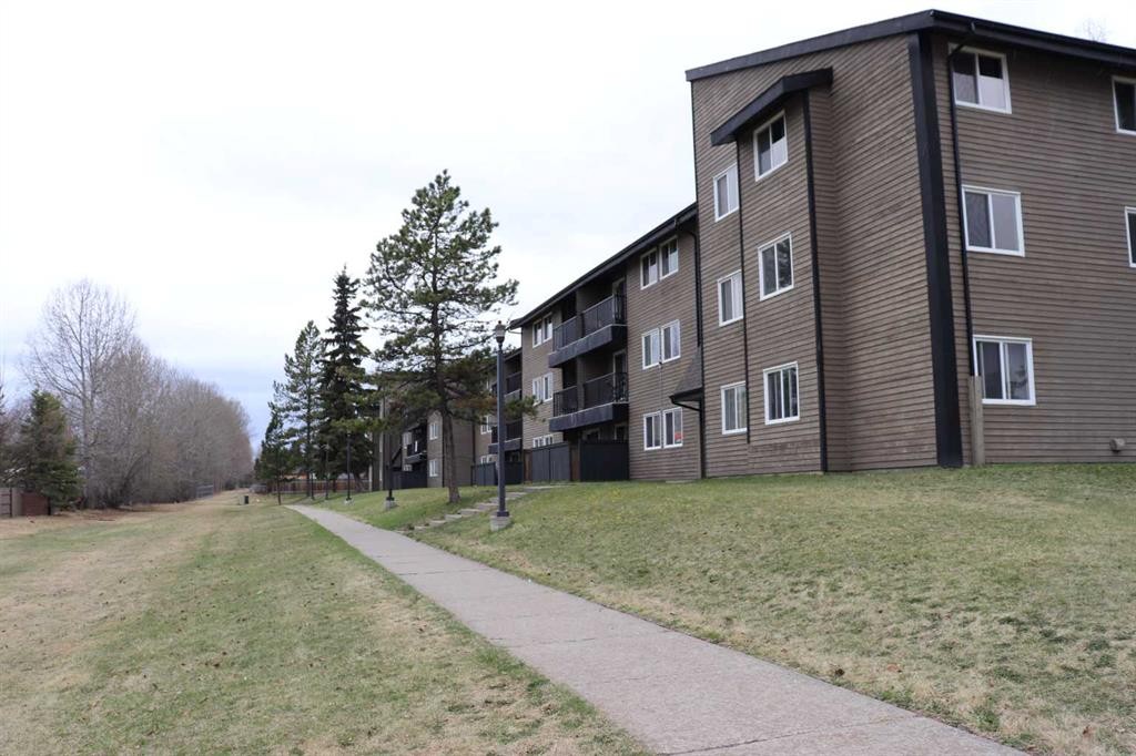 105B-5611 9 Avenue, Edson, AB - Outdoor