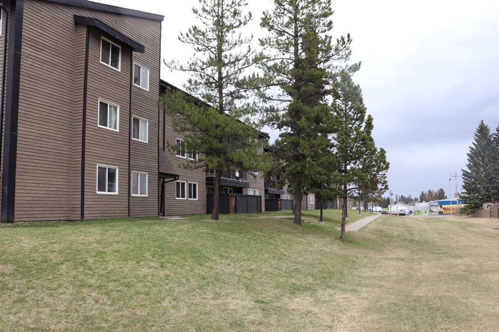 105B-5611 9 Avenue, Edson, AB - Outdoor