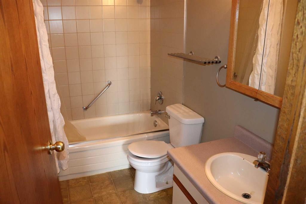 5105 8 Avenue, Edson, AB - Indoor Photo Showing Bathroom
