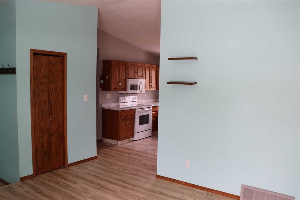 5105 8 Avenue, Edson, AB - Indoor Photo Showing Kitchen
