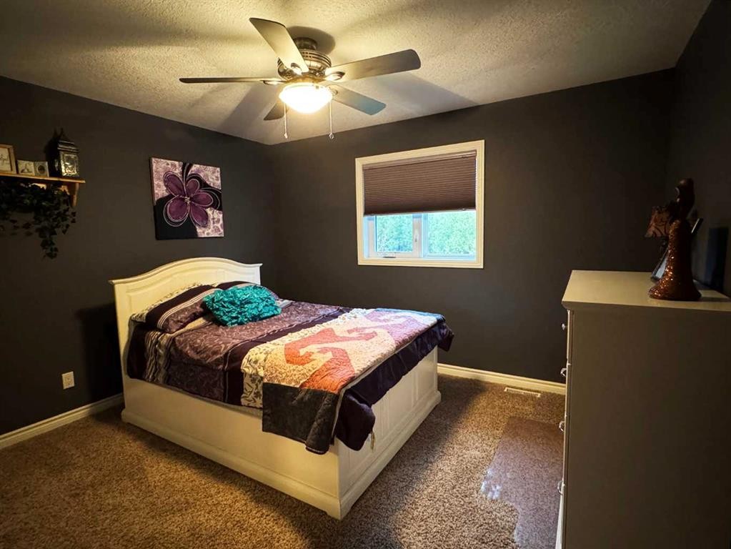 845 12 Street Se, Slave Lake, AB - Indoor Photo Showing Bedroom