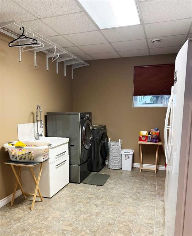 845 12 Street Se, Slave Lake, AB - Indoor Photo Showing Laundry Room