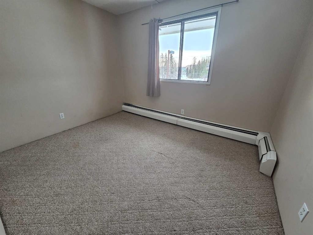 301-5317 5 Avenue, Edson, AB - Indoor Photo Showing Other Room