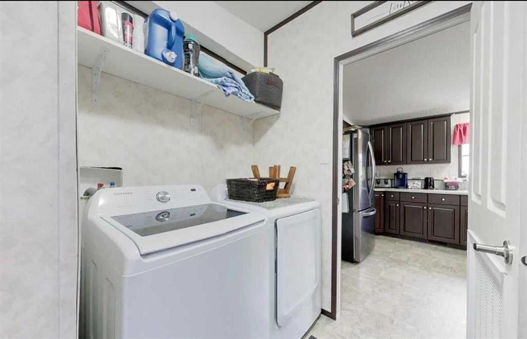 2330 Waskway Drive, Wabasca, AB - Indoor Photo Showing Laundry Room