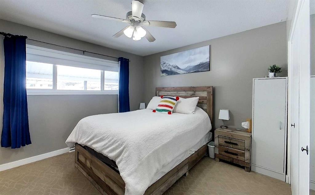4230 5 Avenue, Edson, AB - Indoor Photo Showing Bedroom