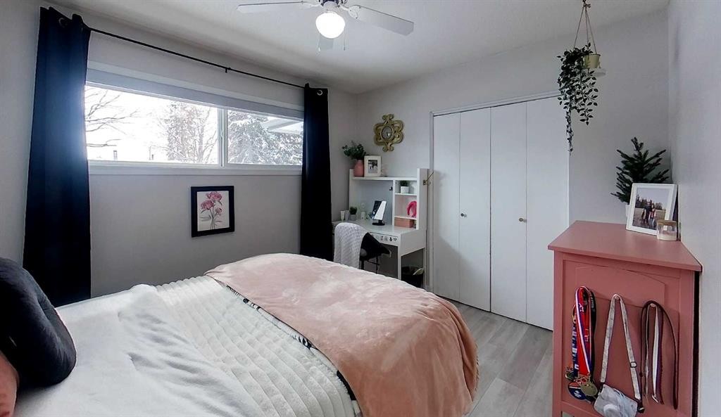 4230 5 Avenue, Edson, AB - Indoor Photo Showing Bedroom
