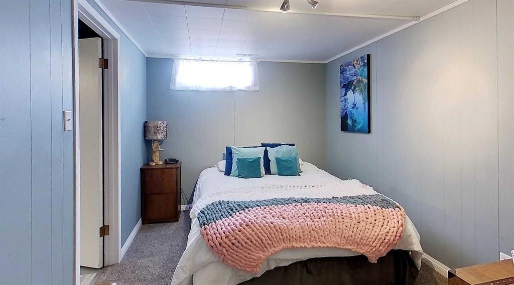4230 5 Avenue, Edson, AB - Indoor Photo Showing Bedroom