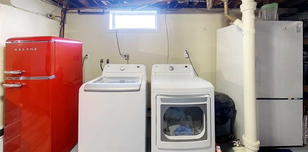 4230 5 Avenue, Edson, AB - Indoor Photo Showing Laundry Room