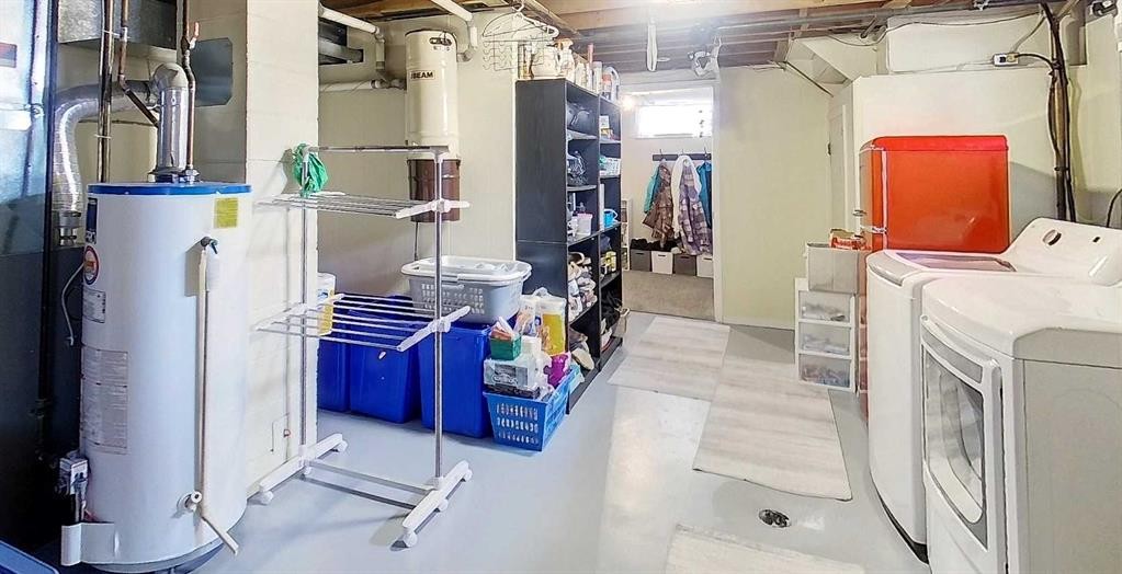 4230 5 Avenue, Edson, AB - Indoor Photo Showing Laundry Room