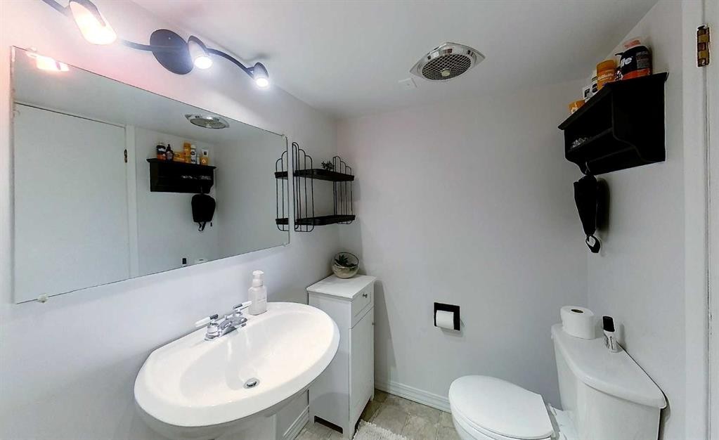 4230 5 Avenue, Edson, AB - Indoor Photo Showing Bathroom