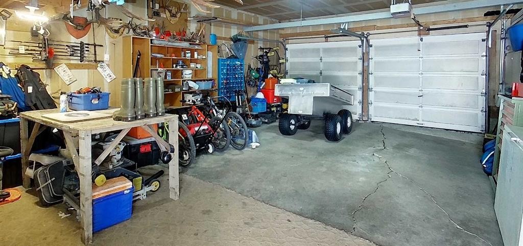 4230 5 Avenue, Edson, AB - Indoor Photo Showing Garage