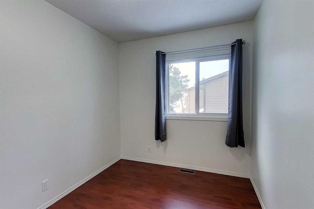 20-5215 6 Avenue, Edson, AB - Indoor Photo Showing Other Room