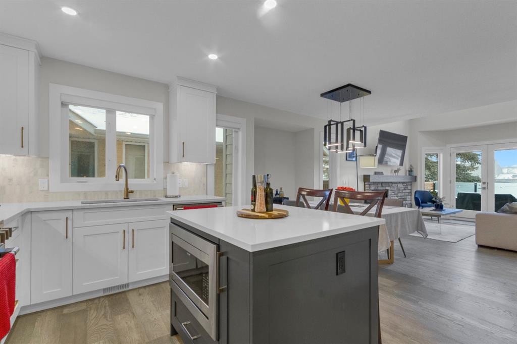 2-729 7Th, Canmore, AB - Indoor Photo Showing Kitchen