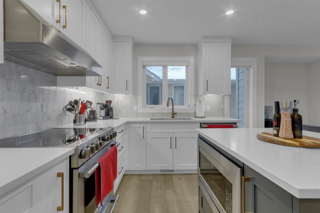 2-729 7Th, Canmore, AB - Indoor Photo Showing Kitchen With Upgraded Kitchen