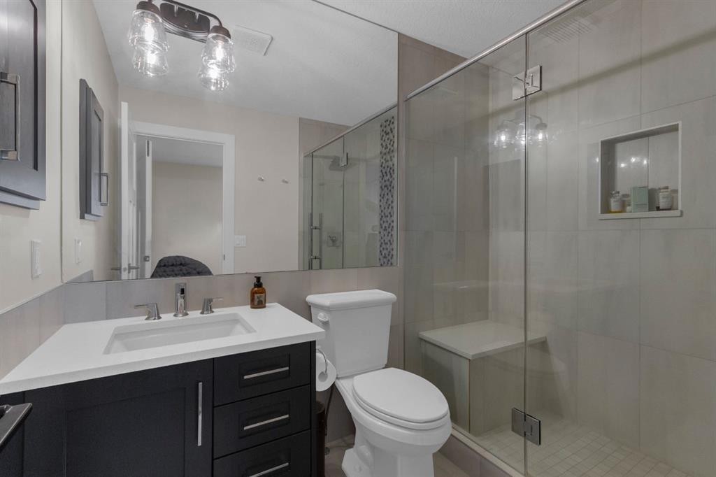 2-729 7Th, Canmore, AB - Indoor Photo Showing Bathroom