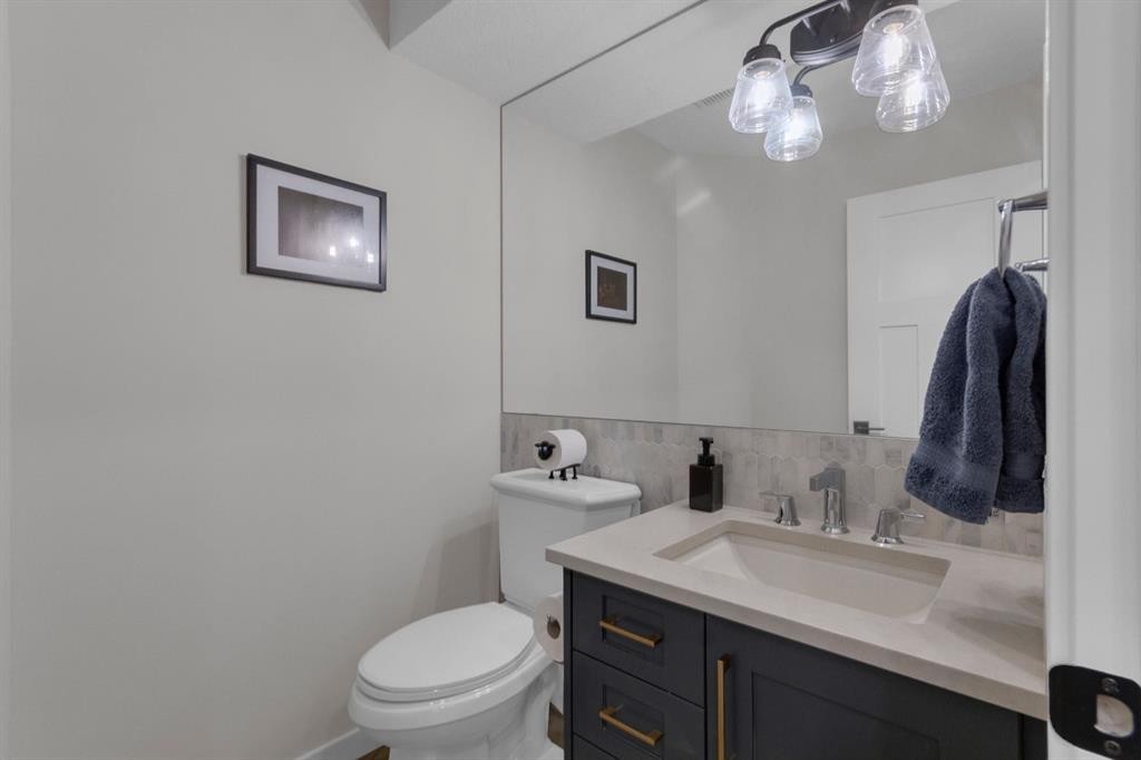 2-729 7Th, Canmore, AB - Indoor Photo Showing Bathroom