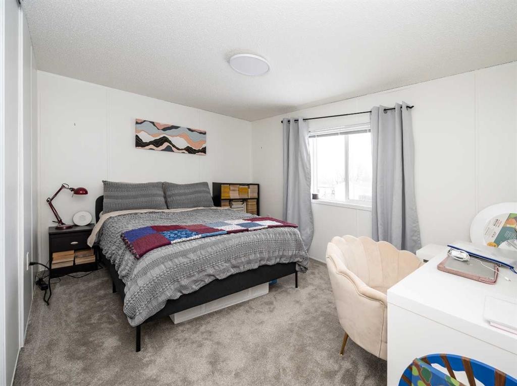 5927 Willow Drive E, Boyle, AB - Indoor Photo Showing Bedroom