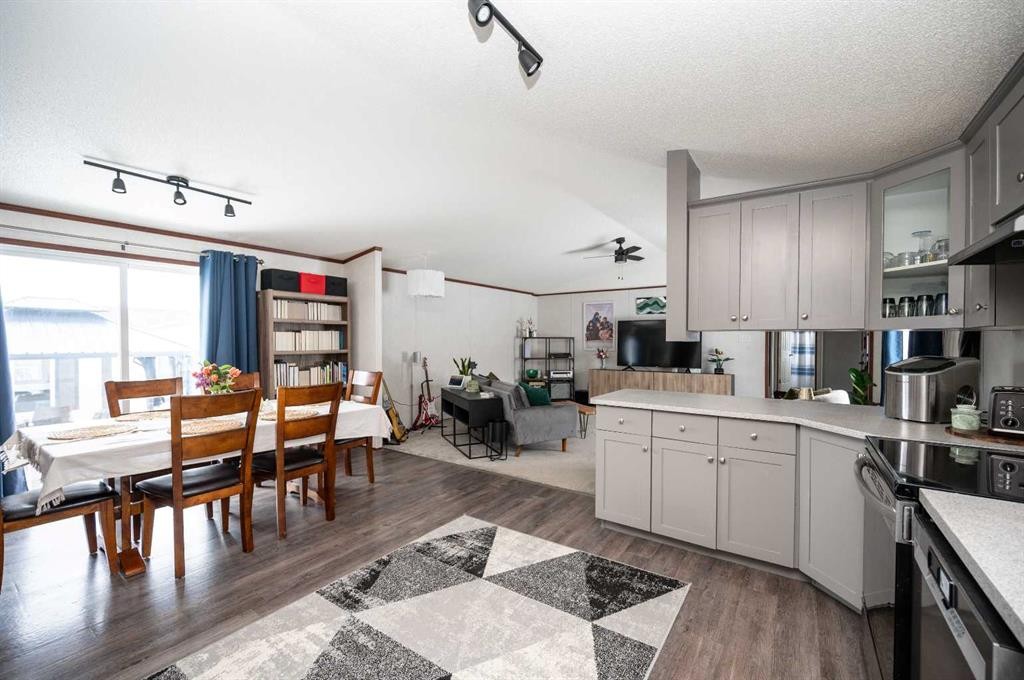 5927 Willow Drive E, Boyle, AB - Indoor