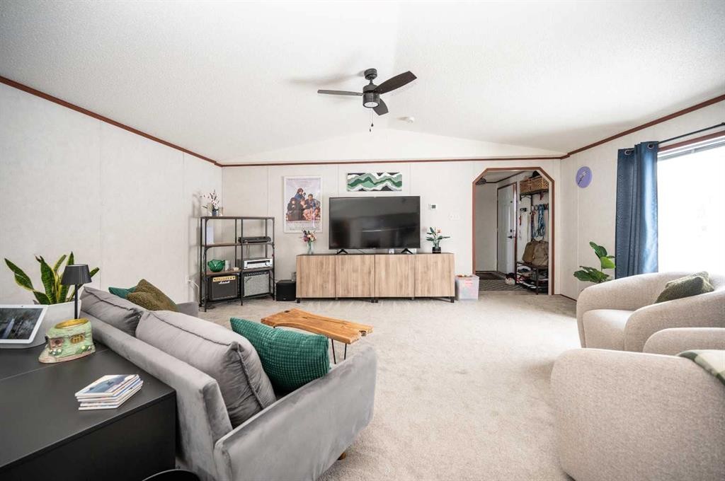 5927 Willow Drive E, Boyle, AB - Indoor Photo Showing Living Room