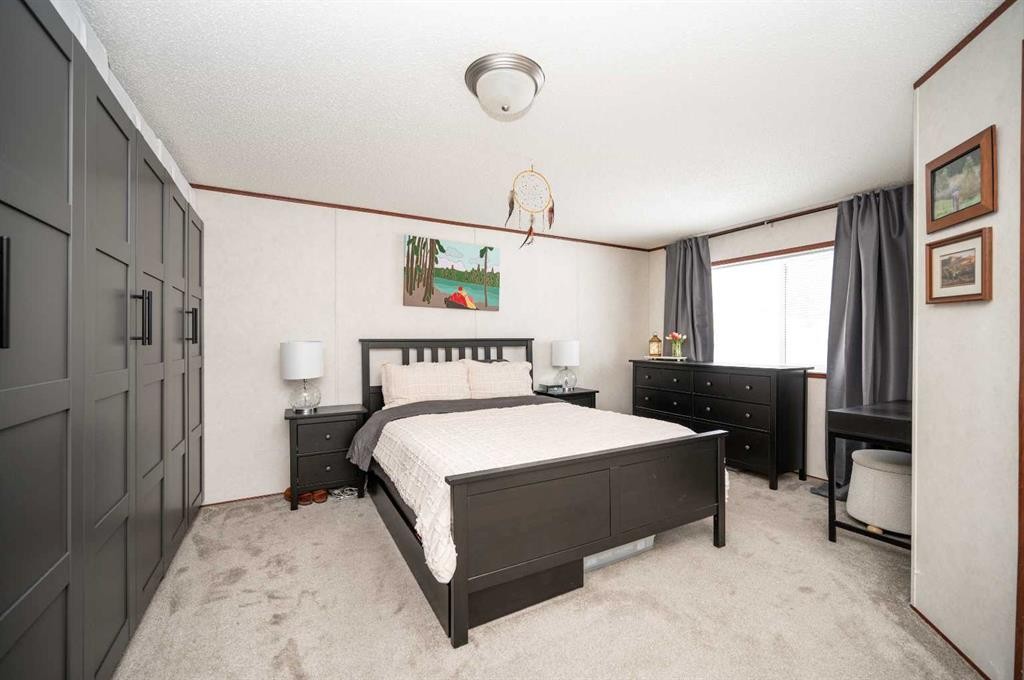5927 Willow Drive E, Boyle, AB - Indoor Photo Showing Bedroom