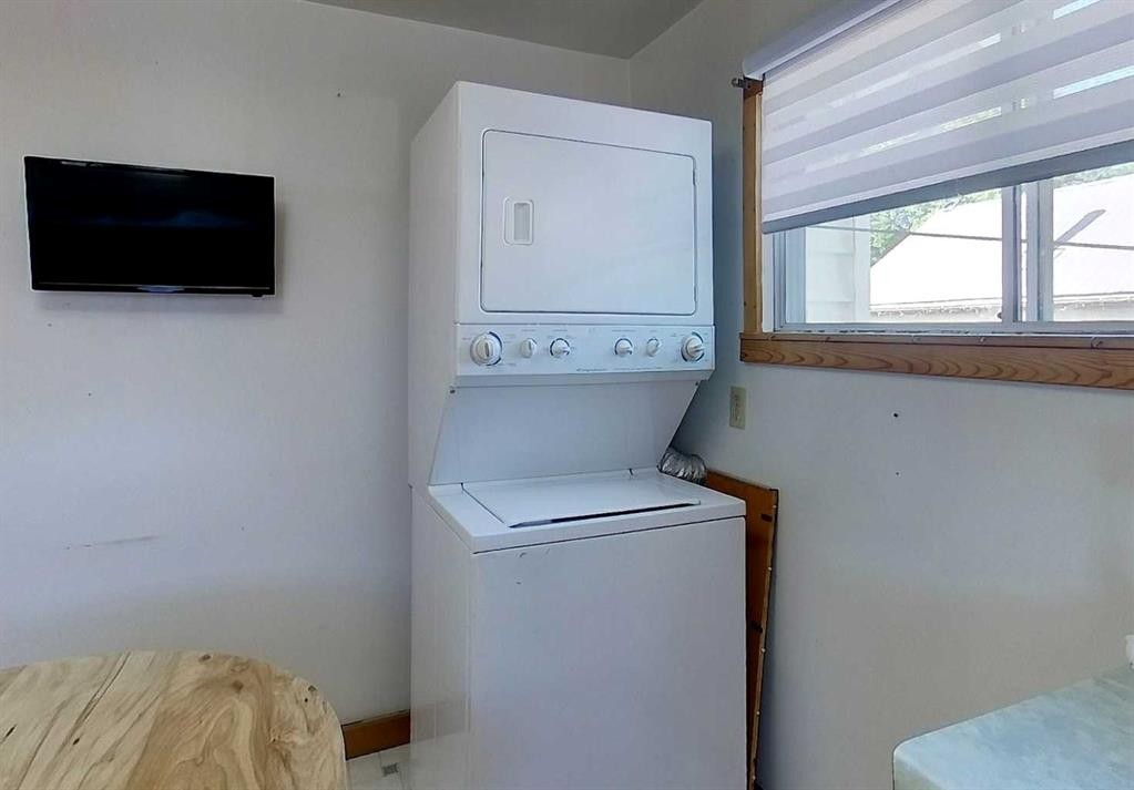 4827 5 Avenue, Edson, AB - Indoor Photo Showing Laundry Room
