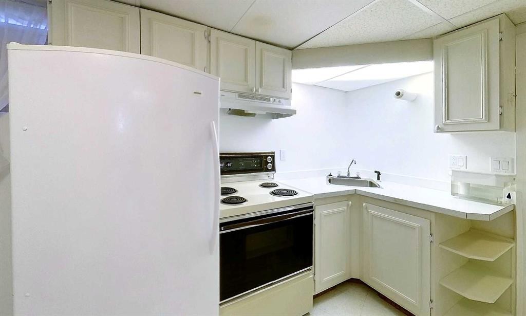4827 5 Avenue, Edson, AB - Indoor Photo Showing Kitchen