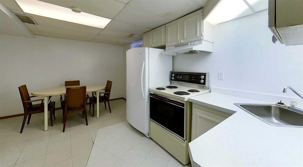 4827 5 Avenue, Edson, AB - Indoor Photo Showing Kitchen