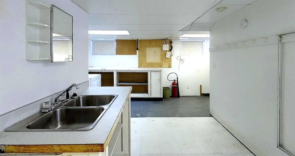 4827 5 Avenue, Edson, AB - Indoor