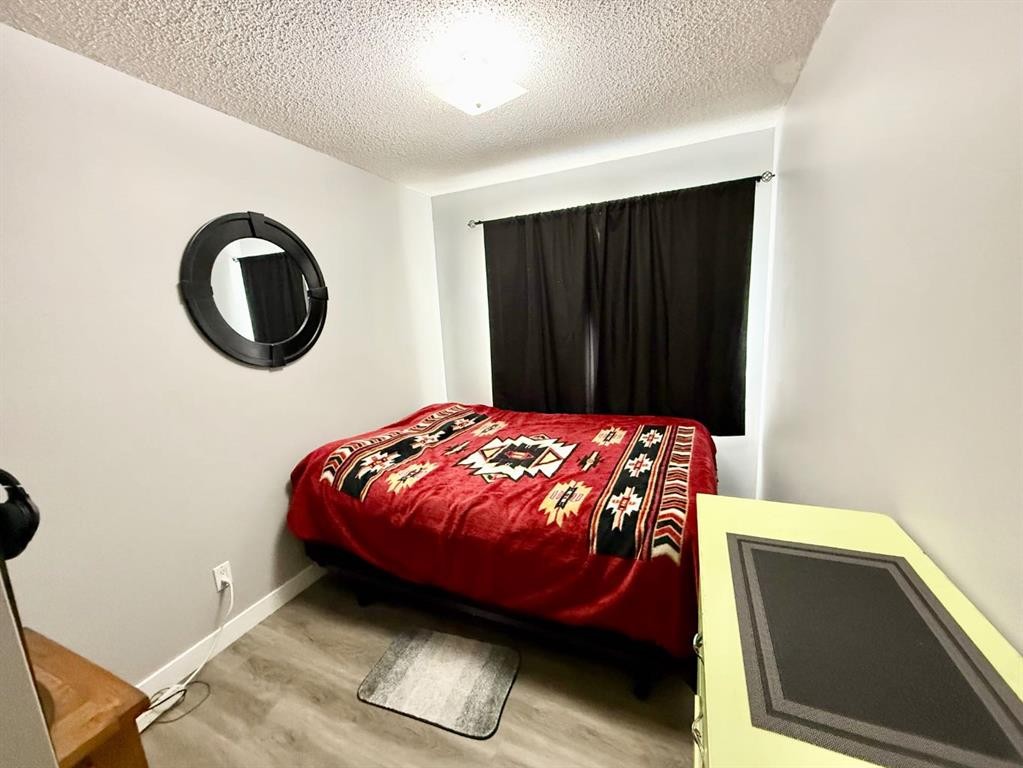 53-101 Mill Street, Hinton, AB - Indoor Photo Showing Bedroom