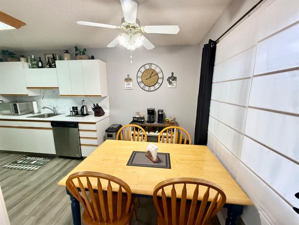 53-101 Mill Street, Hinton, AB - Indoor Photo Showing Dining Room