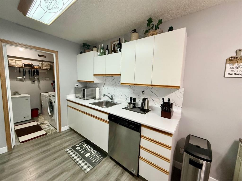 53-101 Mill Street, Hinton, AB - Indoor Photo Showing Other Room