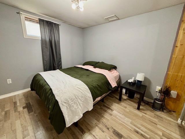 122 Willow Drive, Hinton, AB - Indoor Photo Showing Bedroom