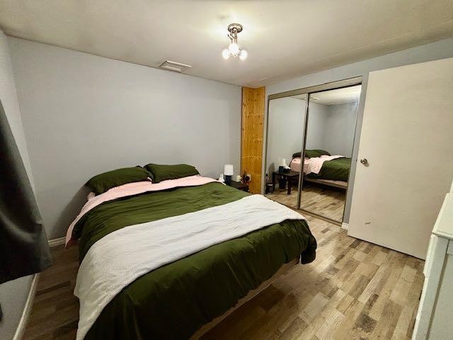 122 Willow Drive, Hinton, AB - Indoor Photo Showing Bedroom